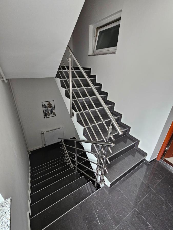 Comfort Rooms Remiza - Free Private Parking - Self Check-In Загреб Экстерьер фото