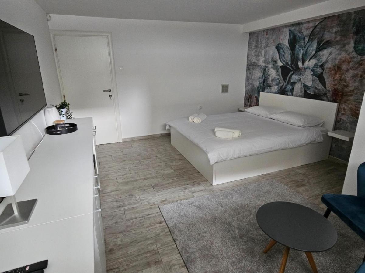 Comfort Rooms Remiza - Free Private Parking - Self Check-In Загреб Экстерьер фото