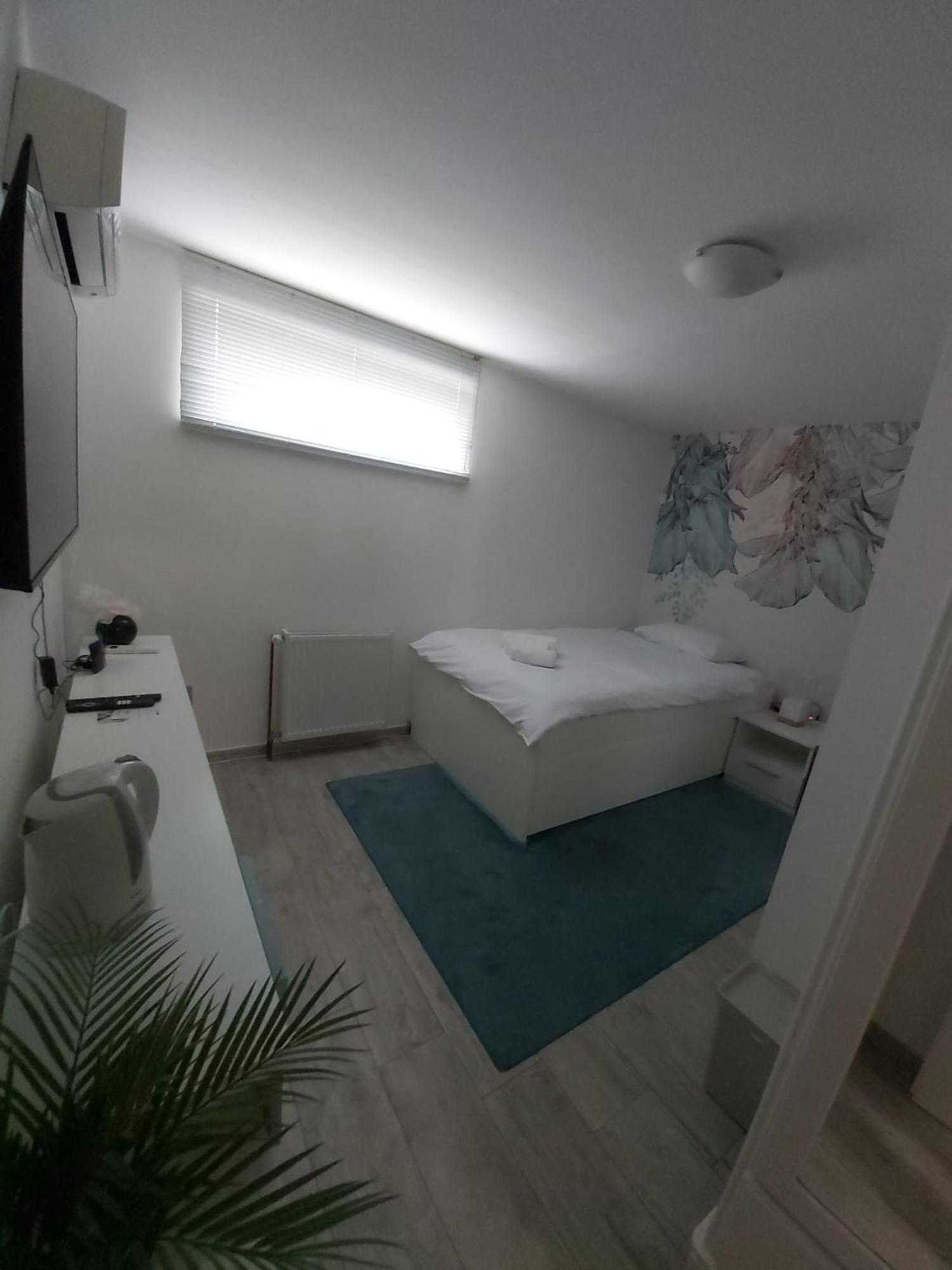 Comfort Rooms Remiza - Free Private Parking - Self Check-In Загреб Экстерьер фото